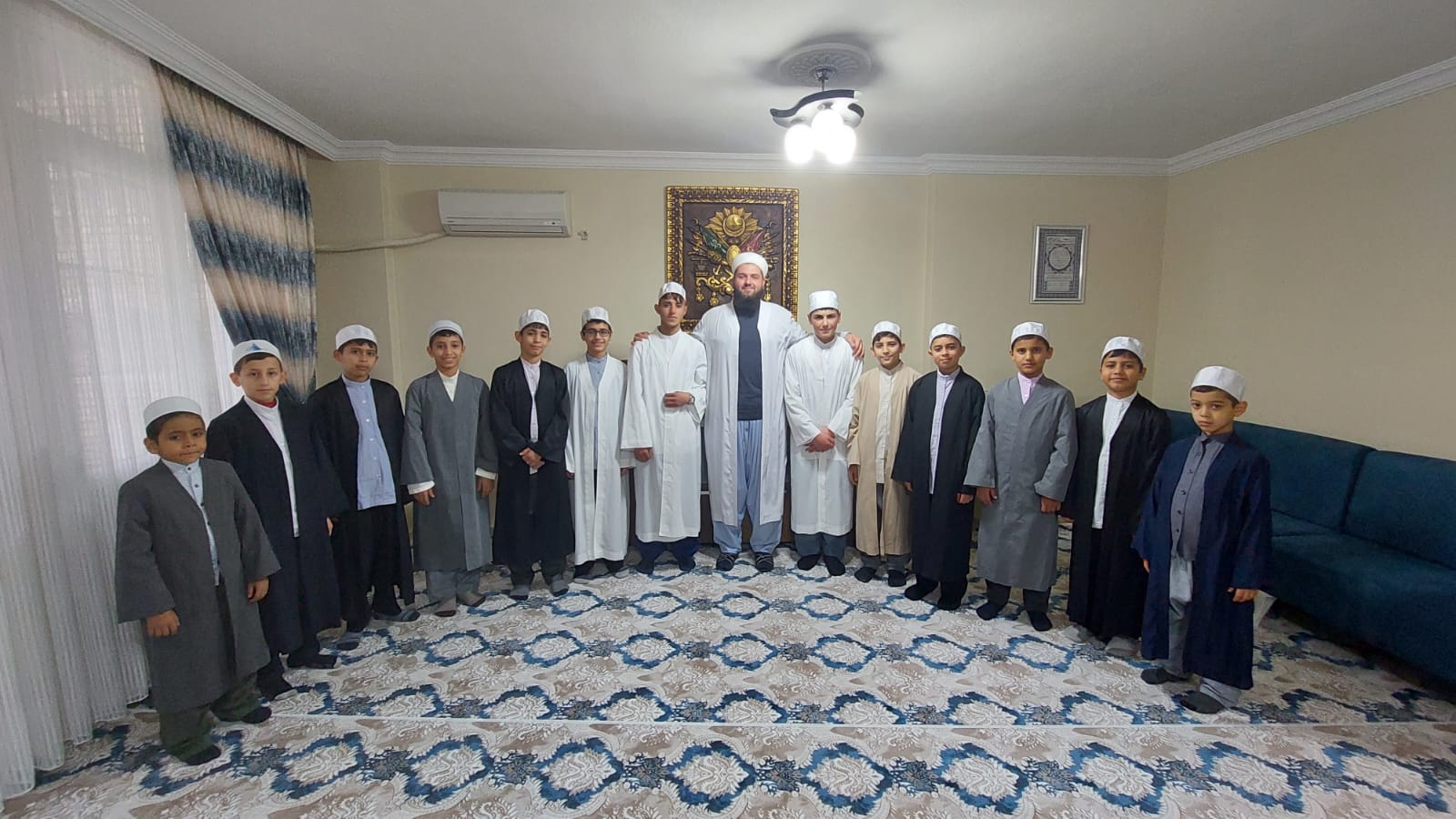 Hafız Talebe Giydirme